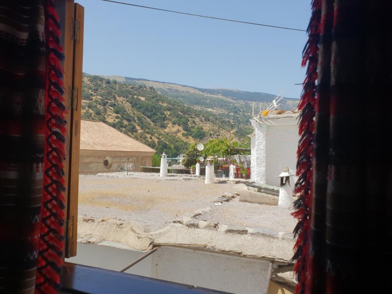 Hostal Pampaneira Luaran gambar